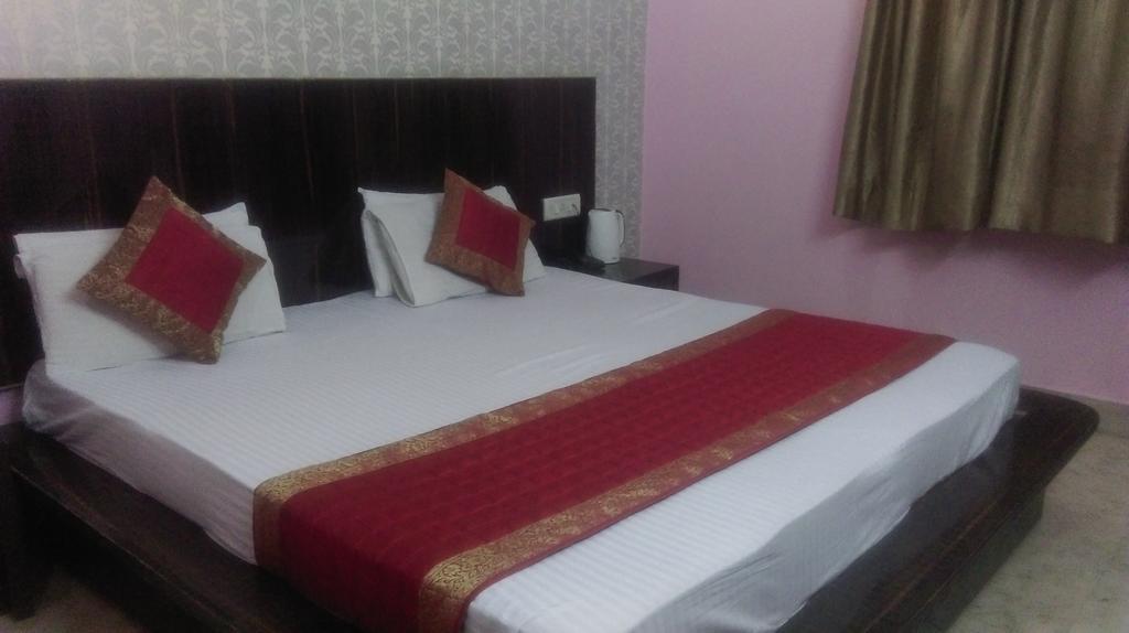 Hotel Surya Plaza Νέο Δελχί Δωμάτιο φωτογραφία