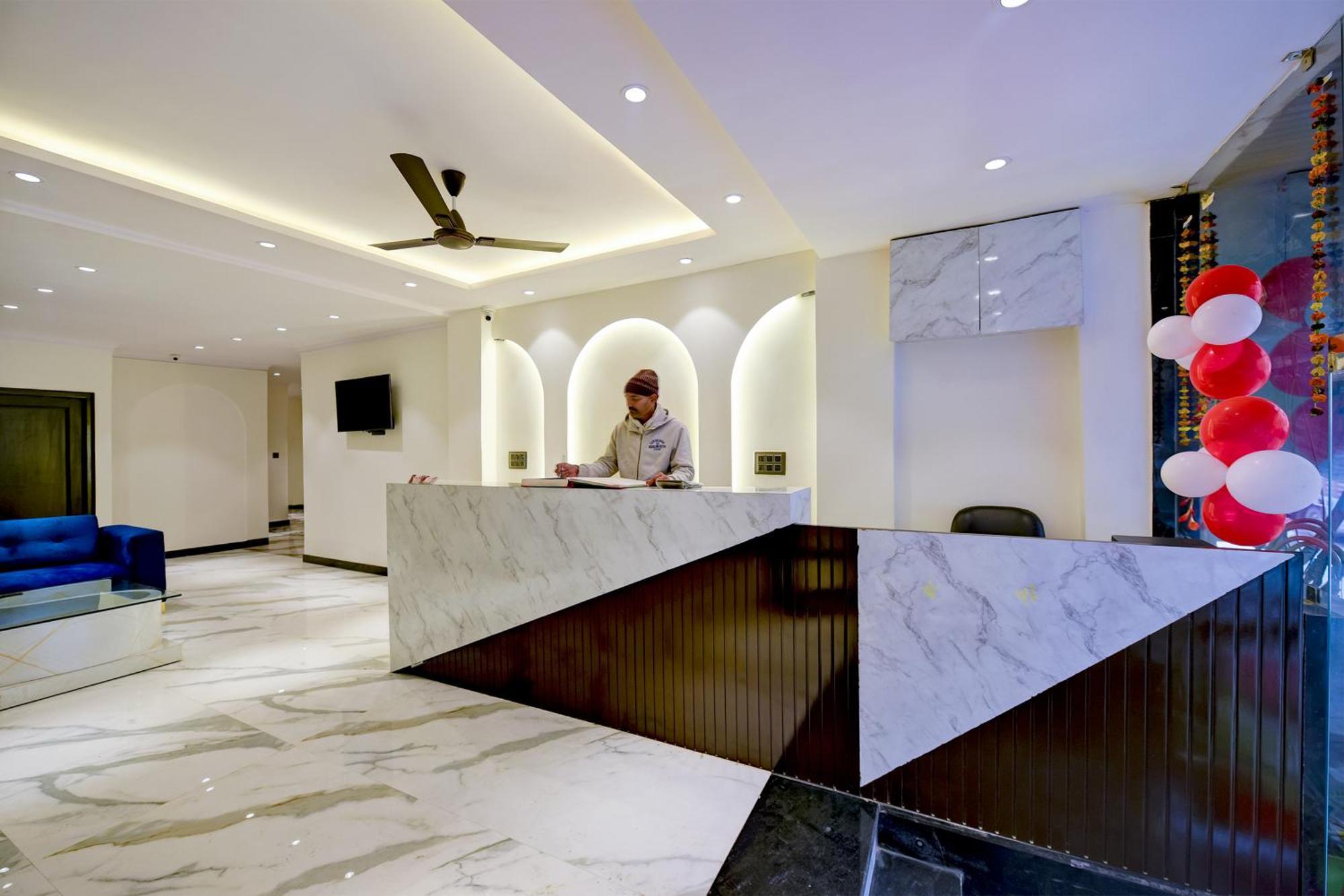 Hotel Surya Plaza Νέο Δελχί Εξωτερικό φωτογραφία