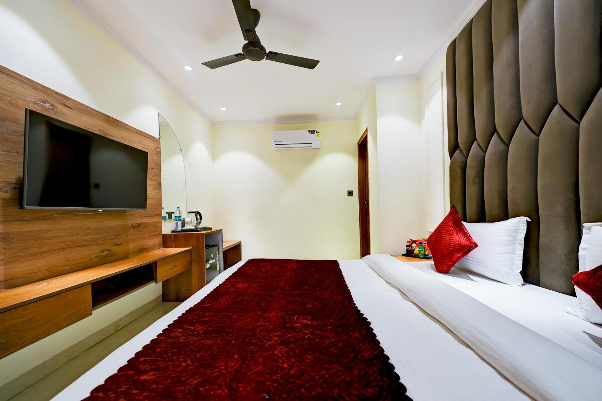 Hotel Surya Plaza Νέο Δελχί Εξωτερικό φωτογραφία