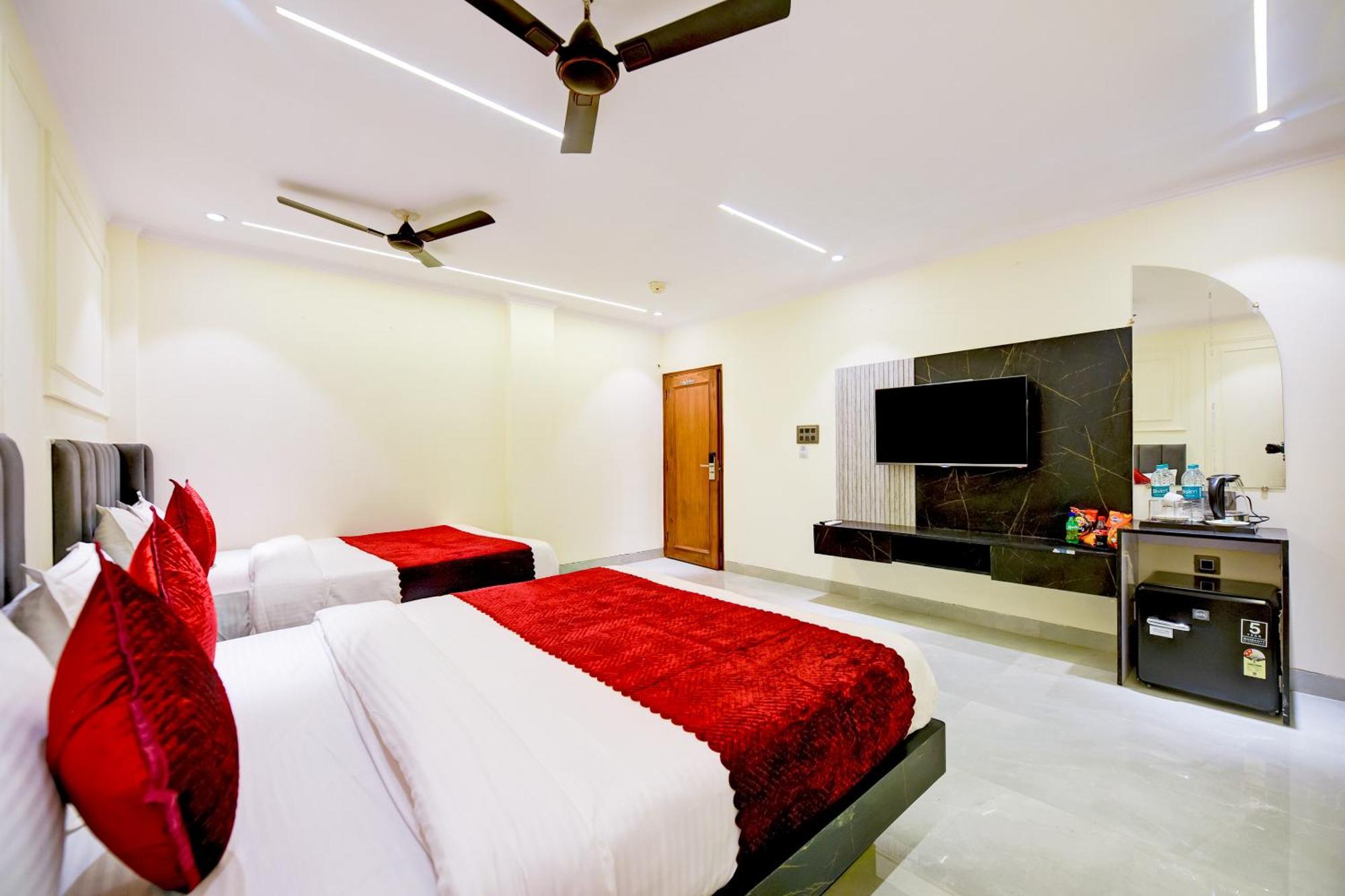 Hotel Surya Plaza Νέο Δελχί Εξωτερικό φωτογραφία