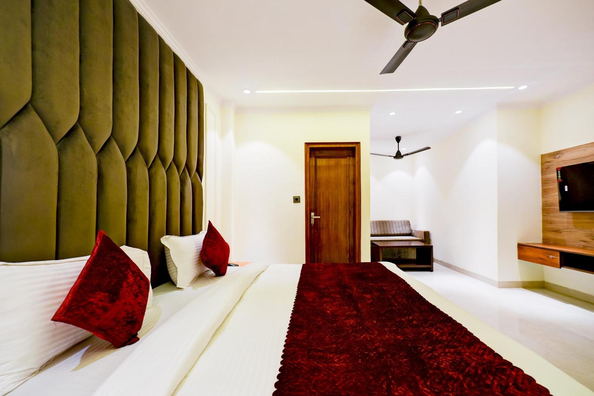 Hotel Surya Plaza Νέο Δελχί Εξωτερικό φωτογραφία