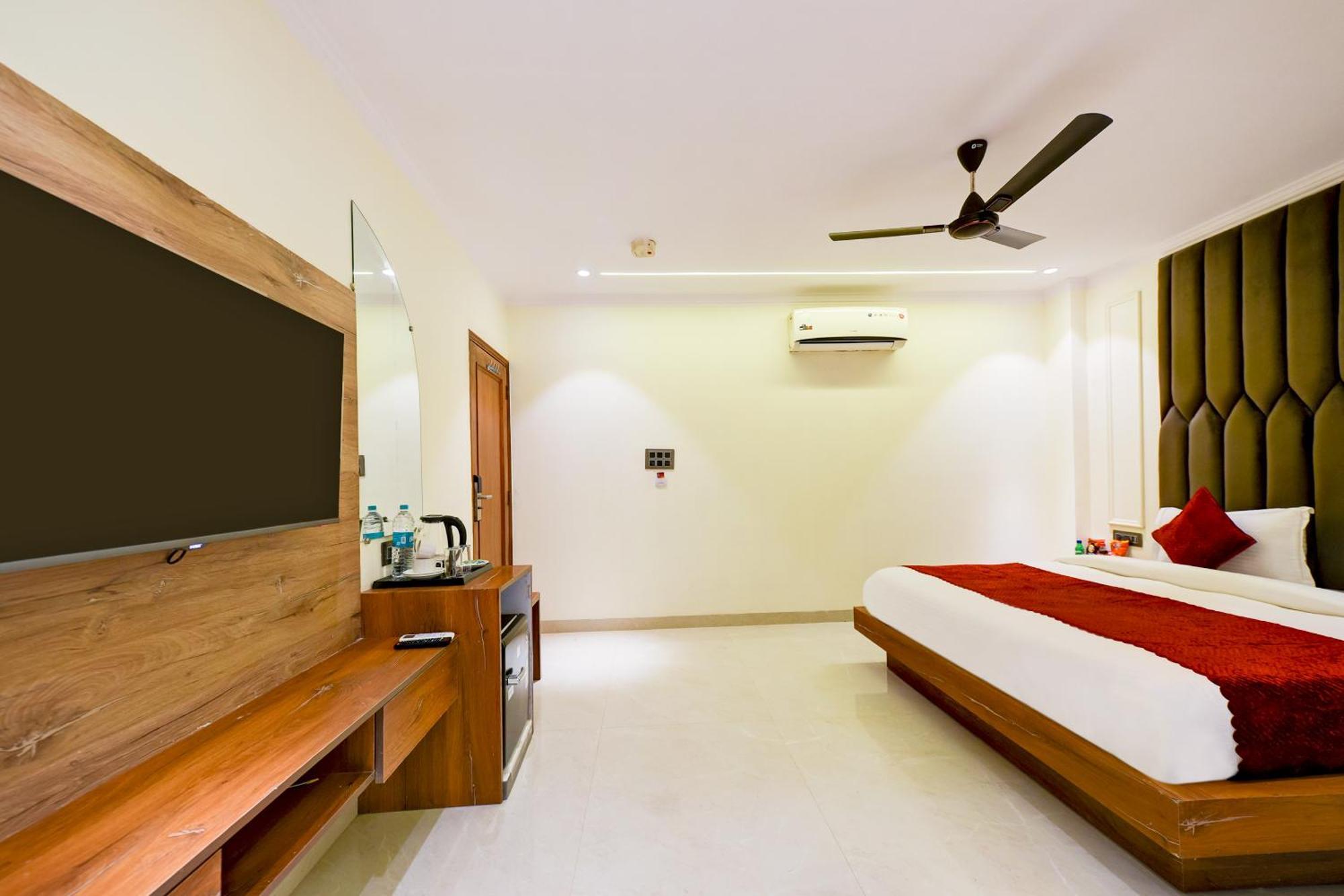 Hotel Surya Plaza Νέο Δελχί Εξωτερικό φωτογραφία