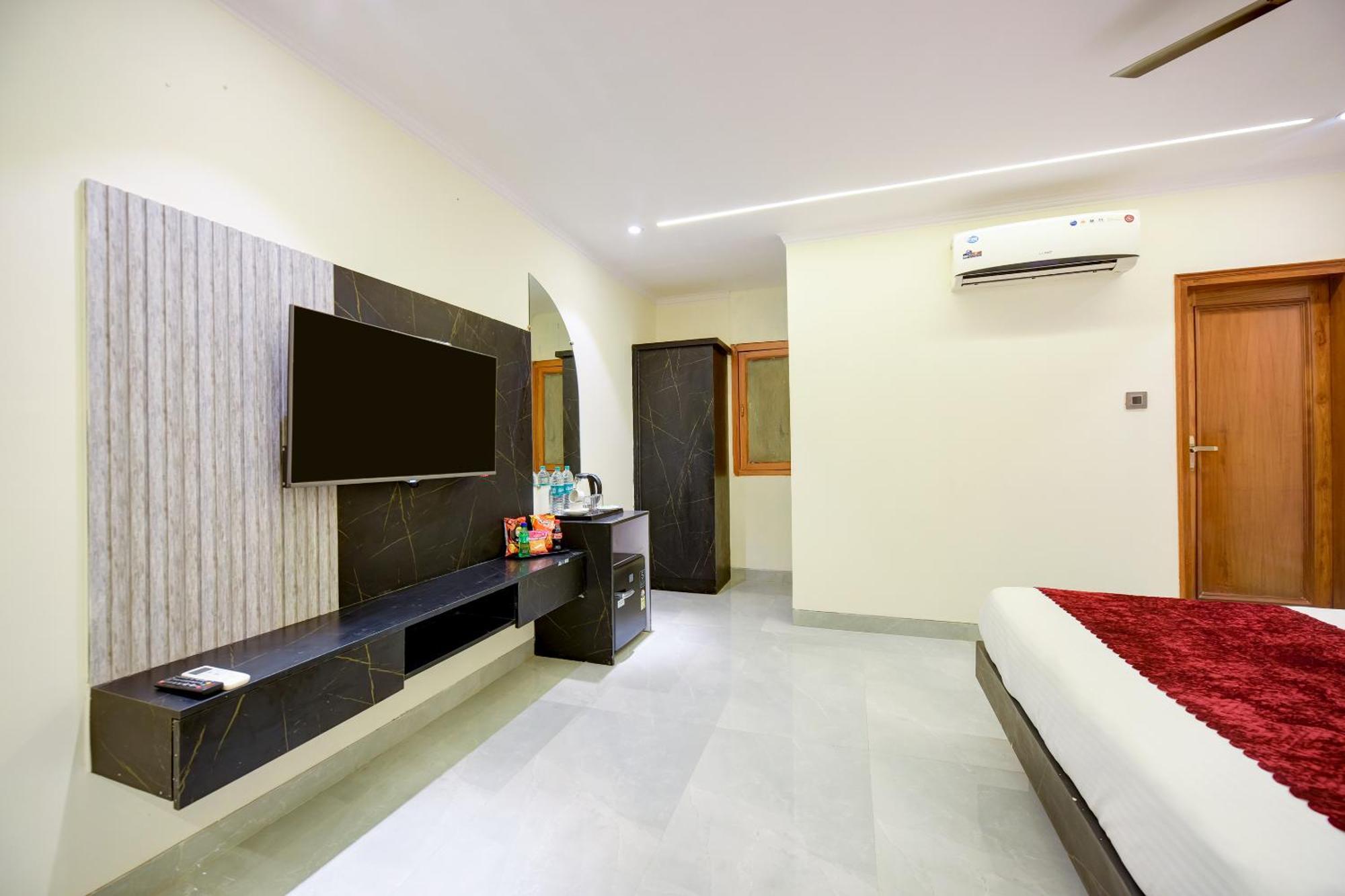 Hotel Surya Plaza Νέο Δελχί Εξωτερικό φωτογραφία