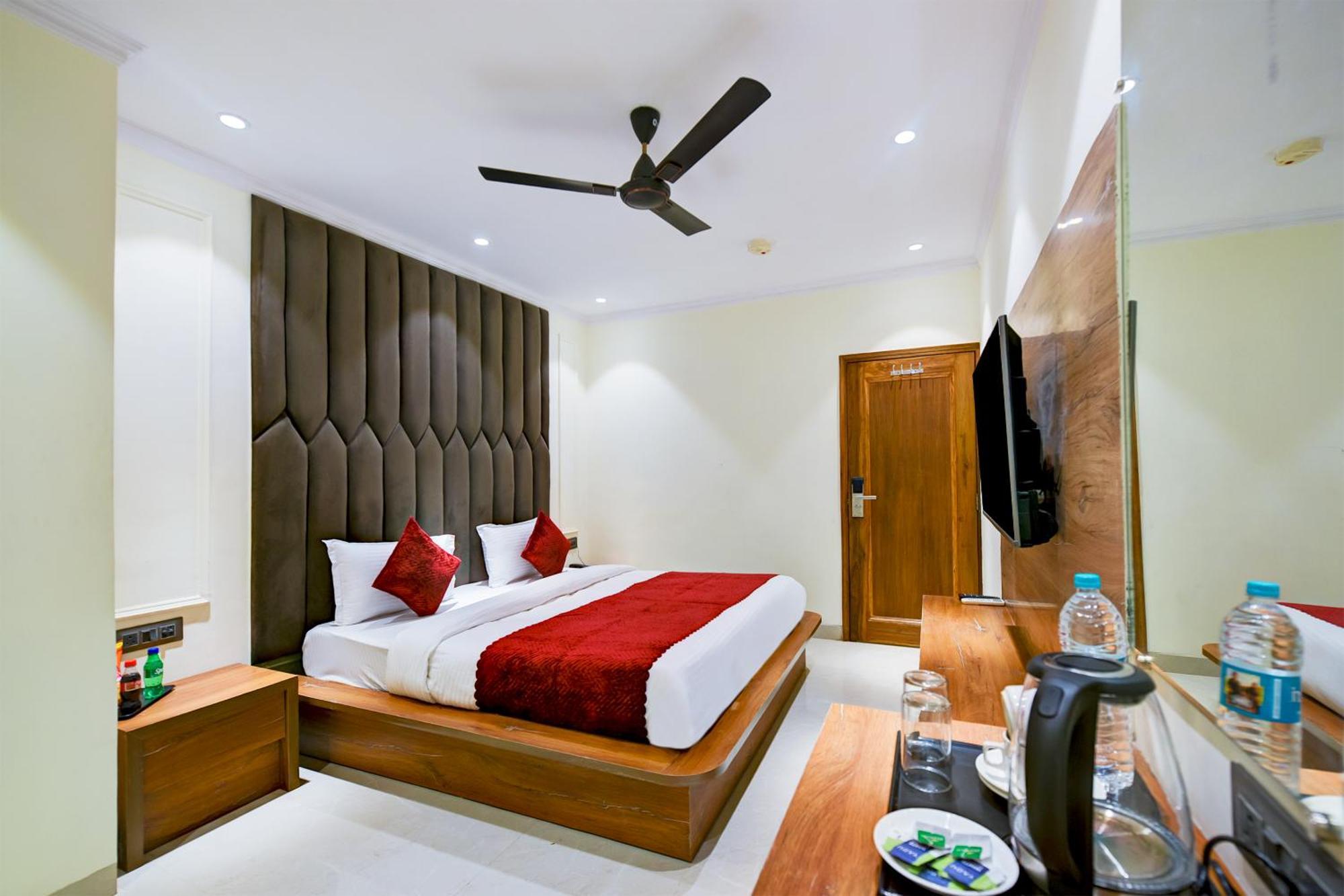 Hotel Surya Plaza Νέο Δελχί Εξωτερικό φωτογραφία