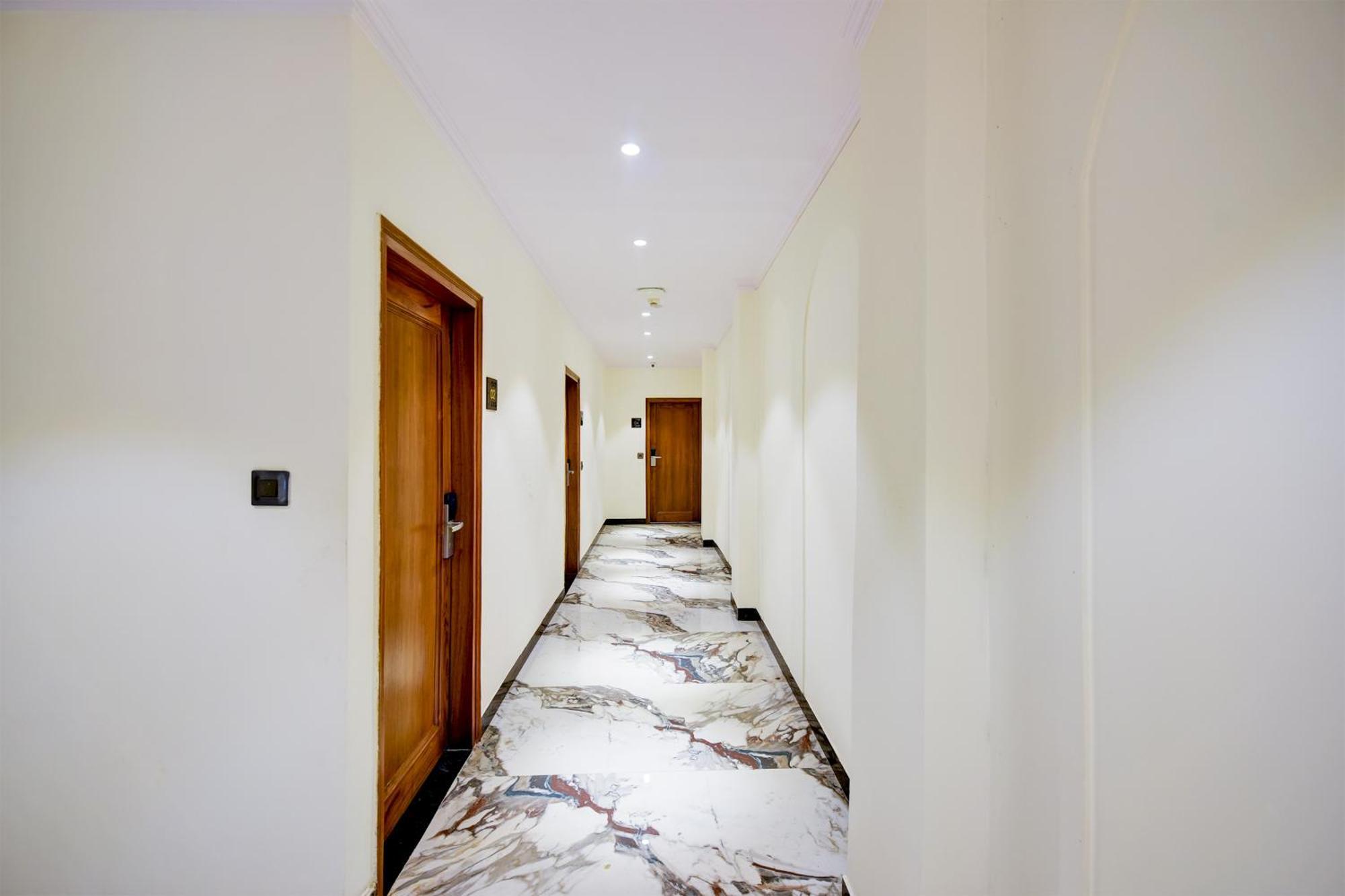 Hotel Surya Plaza Νέο Δελχί Εξωτερικό φωτογραφία