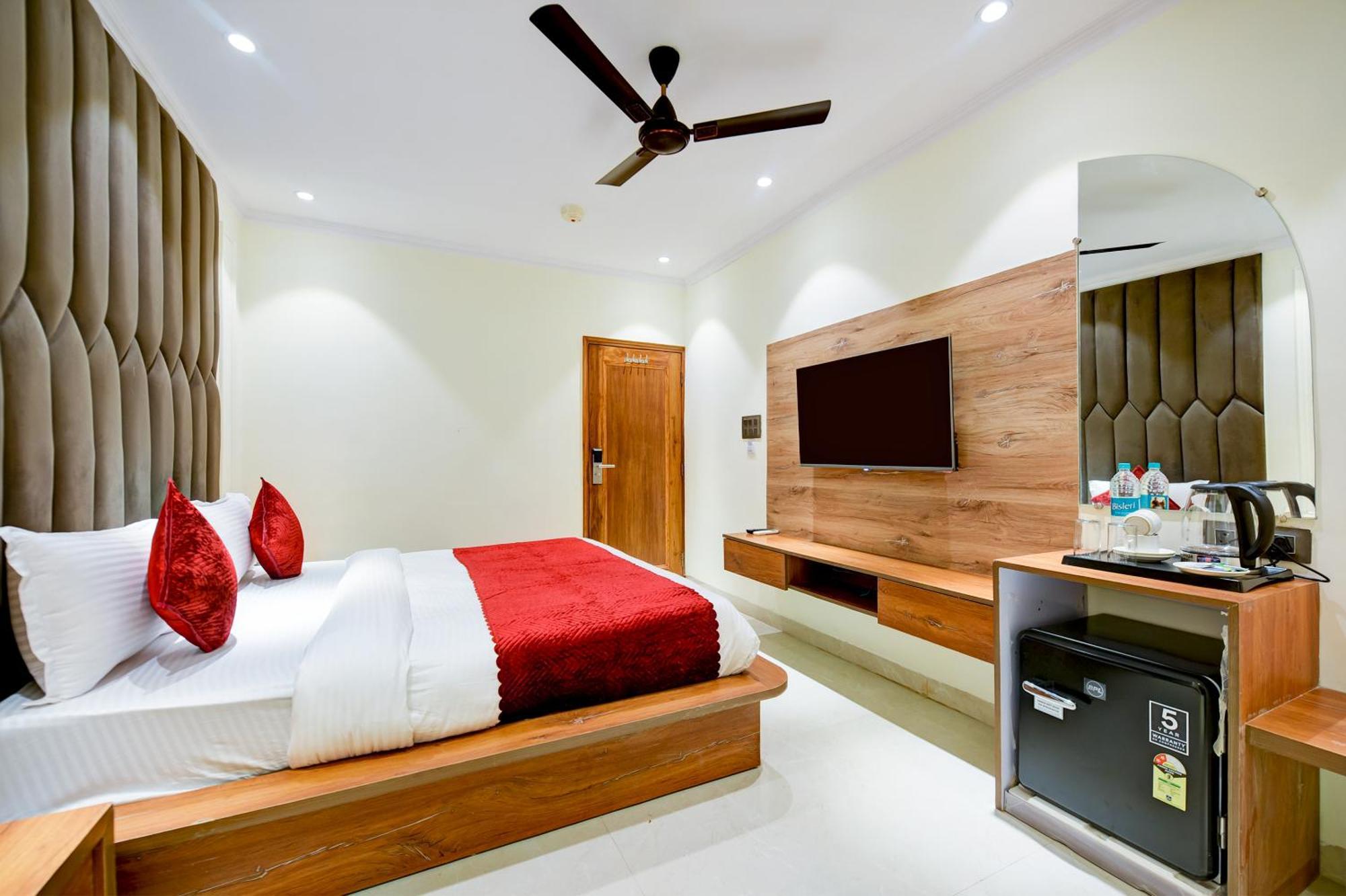 Hotel Surya Plaza Νέο Δελχί Εξωτερικό φωτογραφία