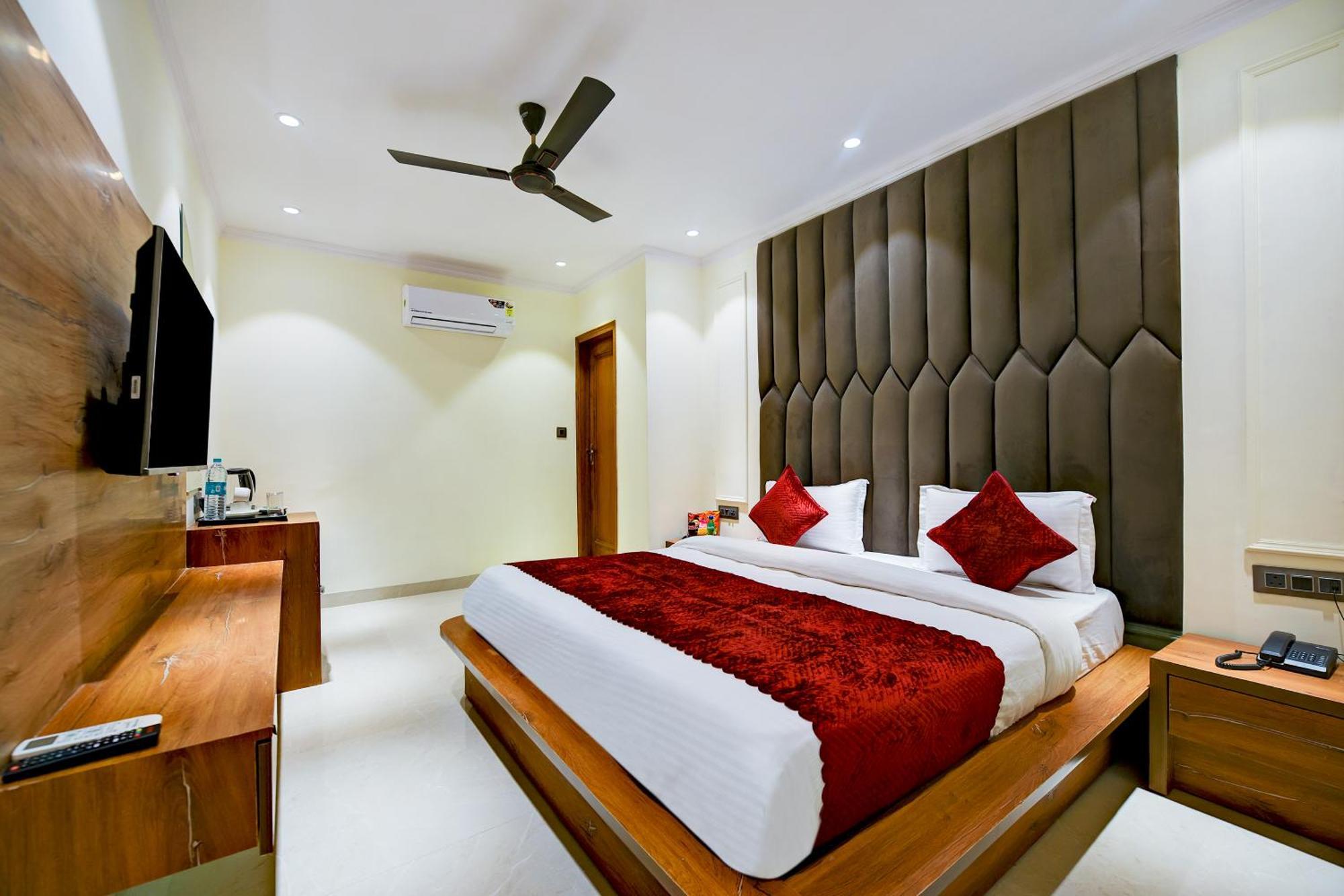 Hotel Surya Plaza Νέο Δελχί Εξωτερικό φωτογραφία
