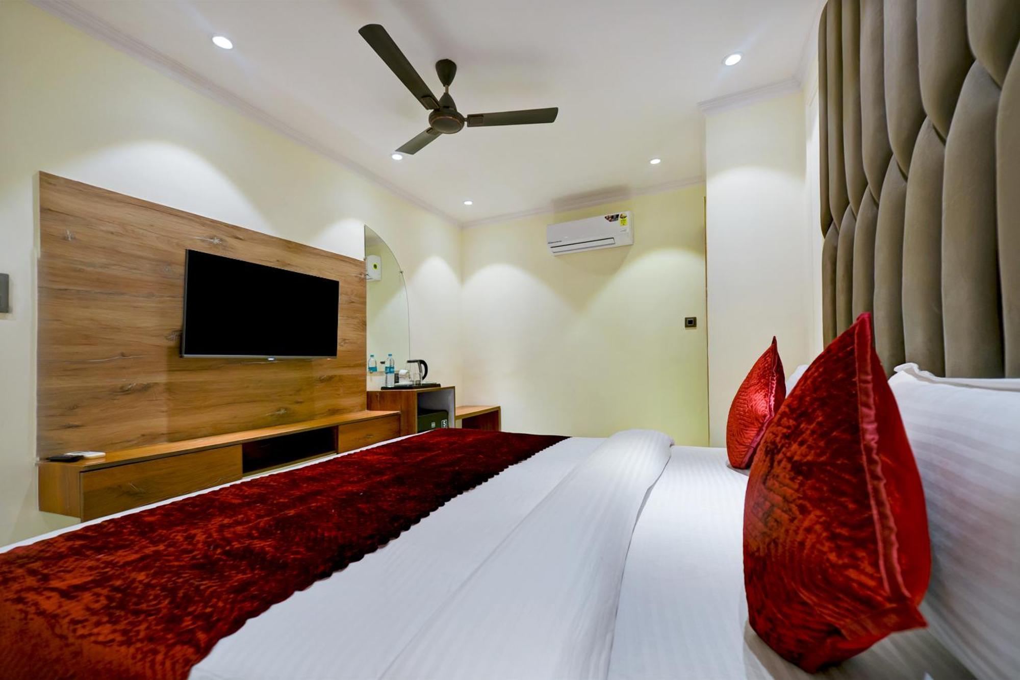 Hotel Surya Plaza Νέο Δελχί Δωμάτιο φωτογραφία