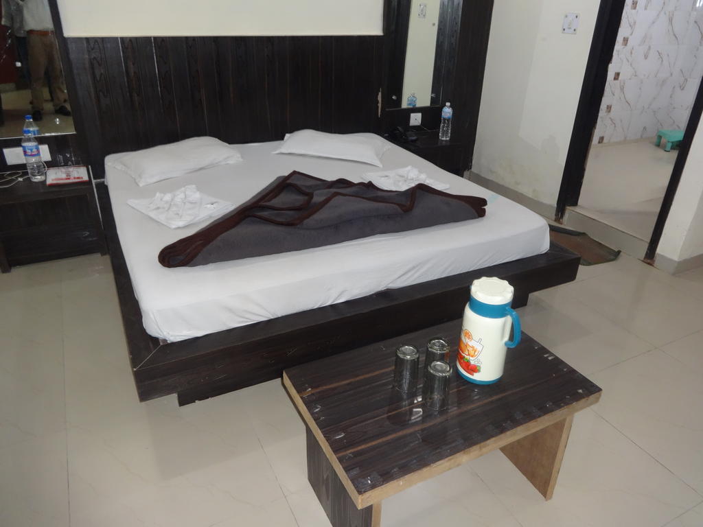 Hotel Surya Plaza Νέο Δελχί Δωμάτιο φωτογραφία