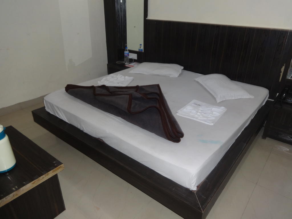 Hotel Surya Plaza Νέο Δελχί Δωμάτιο φωτογραφία