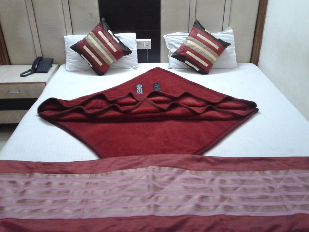 Hotel Surya Plaza Νέο Δελχί Εξωτερικό φωτογραφία